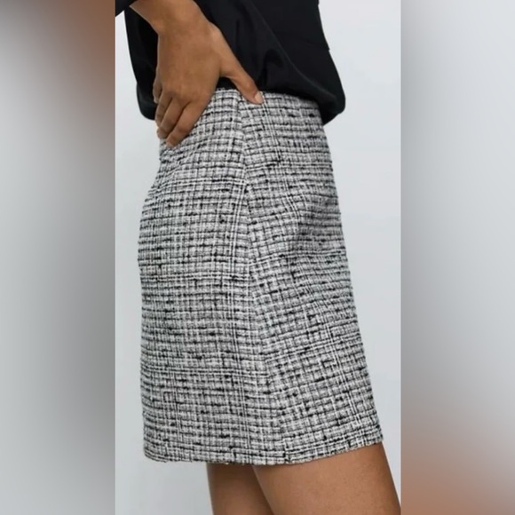 ARITZIA BABATON BLACK & WHITE TWEED MINI SKIRT SIZE 6 - Picture 2 of 9